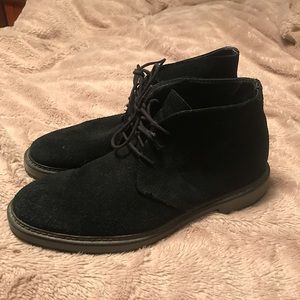 Calvin Klein Mens Black Suede Chukka Boots, Size 9.5